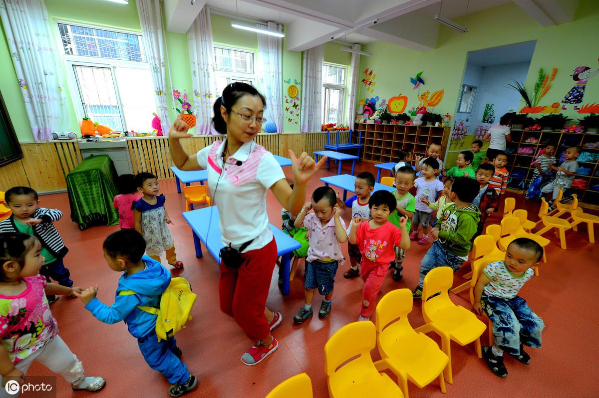 幼儿园中班下学期班务总结怎么写（幼儿园班务总结怎么写？）